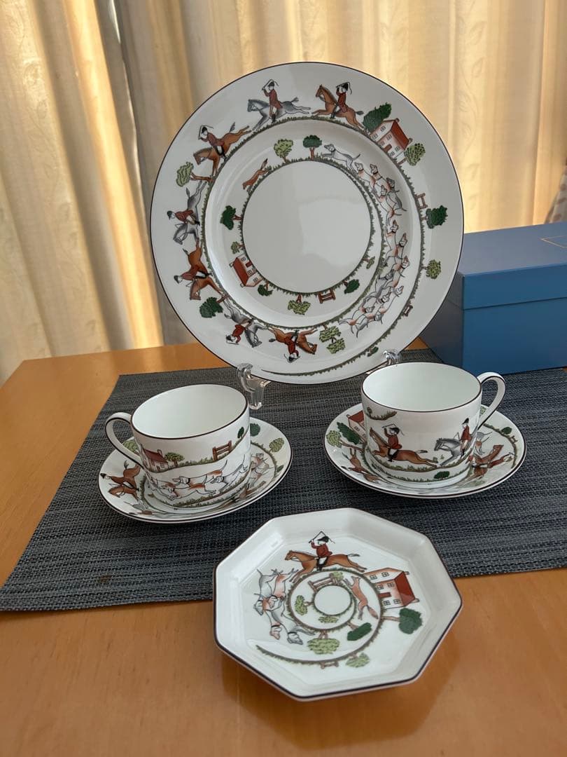 ウェッジウッド【黒壺】ハンティングシーン　カップ＆ソーサー 、プレートセット