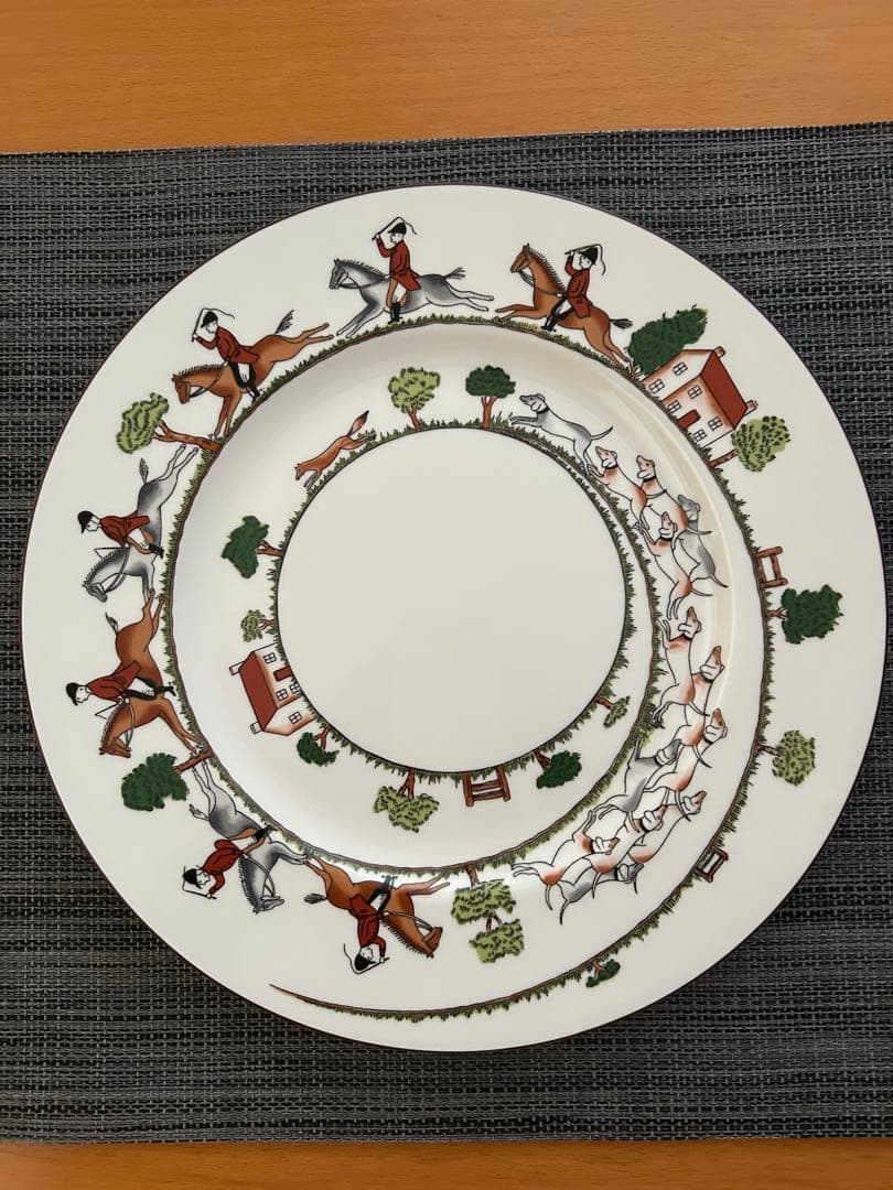 ウェッジウッド【黒壺】ハンティングシーン　カップ＆ソーサー 、プレートセット