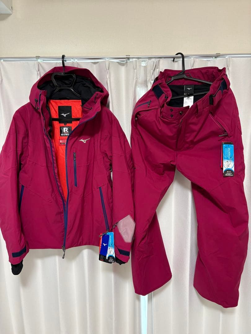 新品未使用‼︎ 半額¥44,000円ミズノスキーウェア 上下M チェリーピンク！