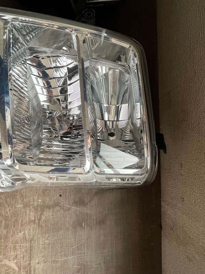 スズキ純正エブリィDA17Wの左右ヘッドライトユニットセット　中古品