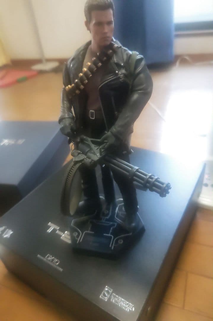 マ*ン様 ホットトイズDX ターミネーター2 T-800 フィギュア 1/6スケ