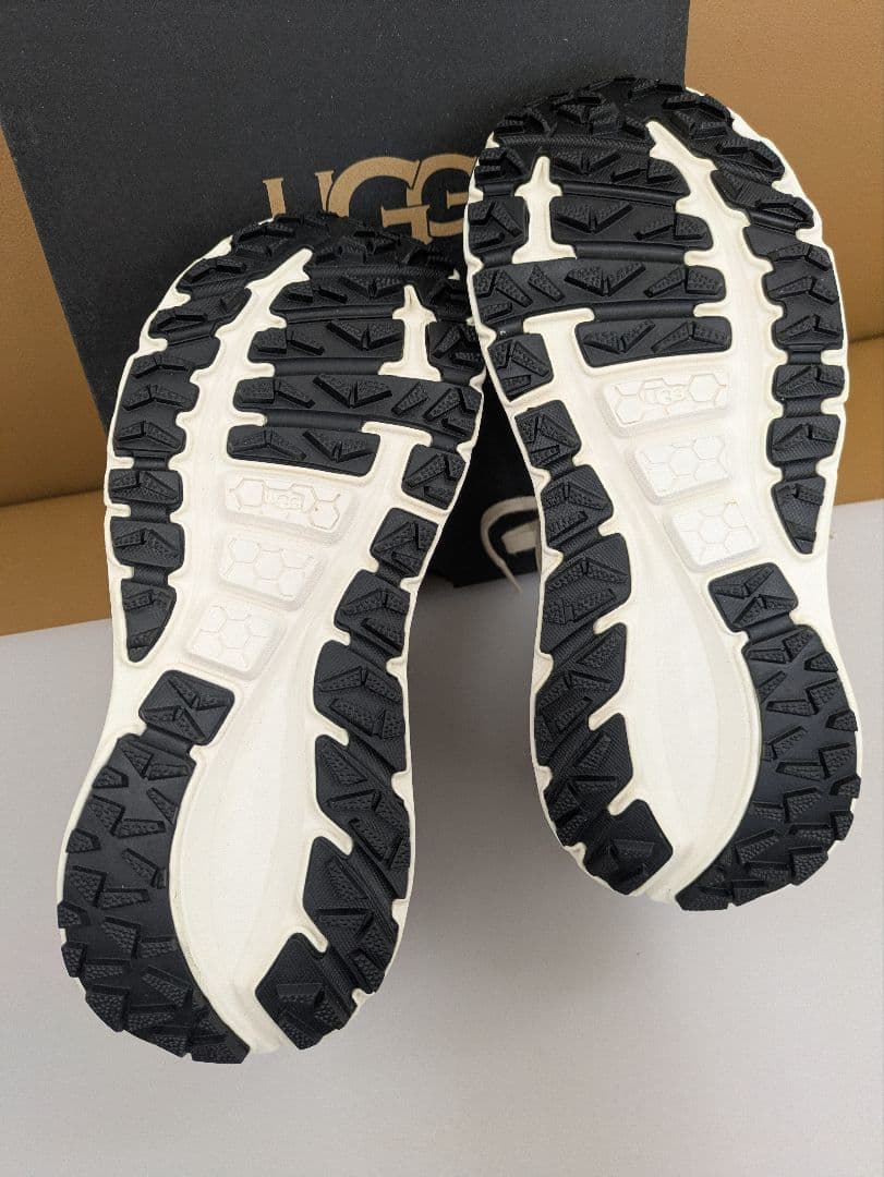 UGG×Atmos コラボ スニーカー