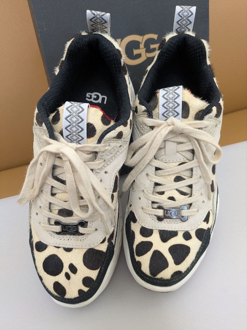 UGG×Atmos コラボ スニーカー