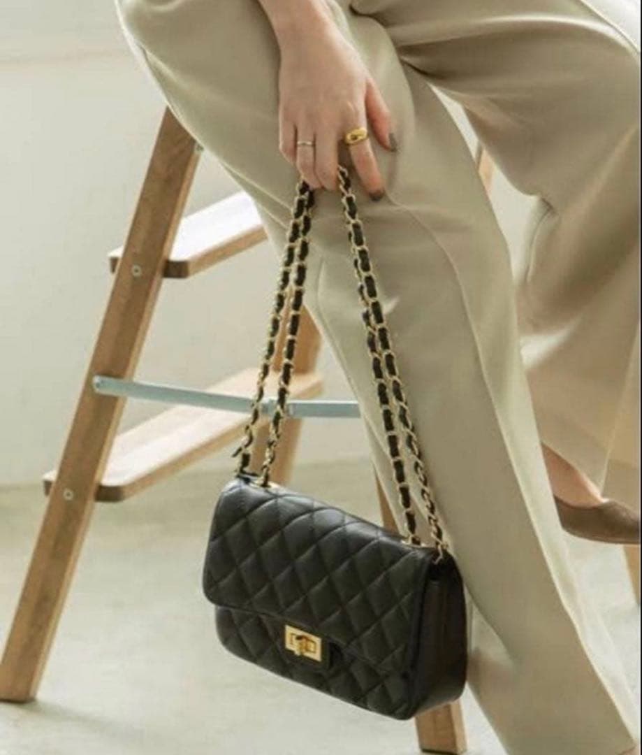 【新品未使用】ノーブル　NOBLE キルティングレザーチェーンバッグ ブラック