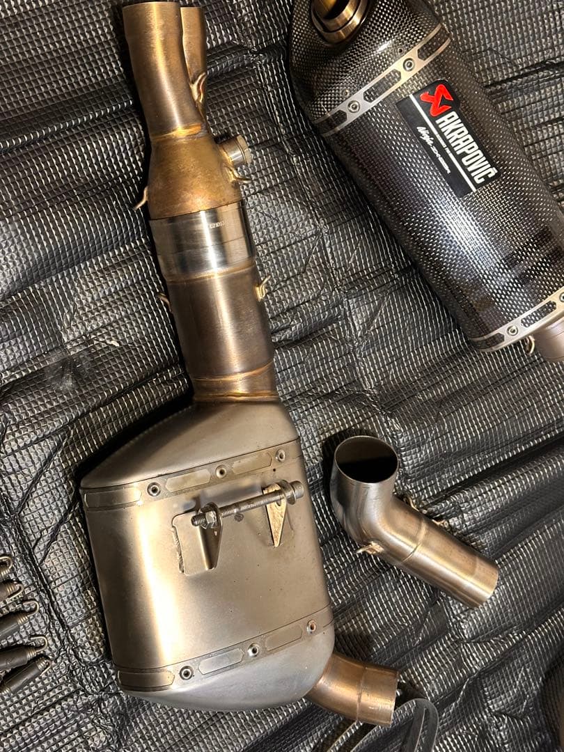 Akrapovic Ninja ZX-25R用フルエキゾーストマフラー