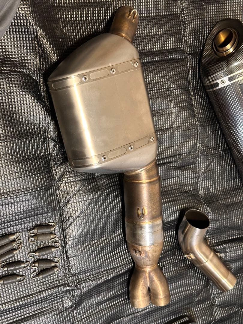 Akrapovic Ninja ZX-25R用フルエキゾーストマフラー