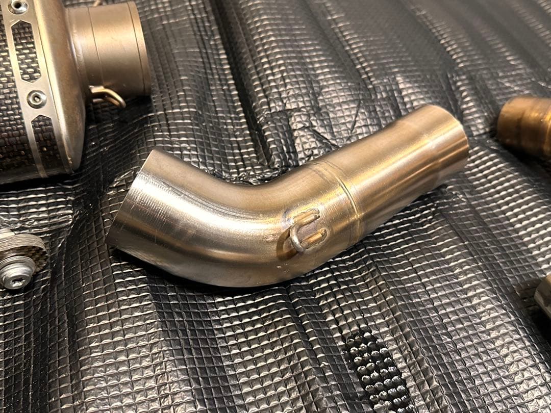 Akrapovic Ninja ZX-25R用フルエキゾーストマフラー