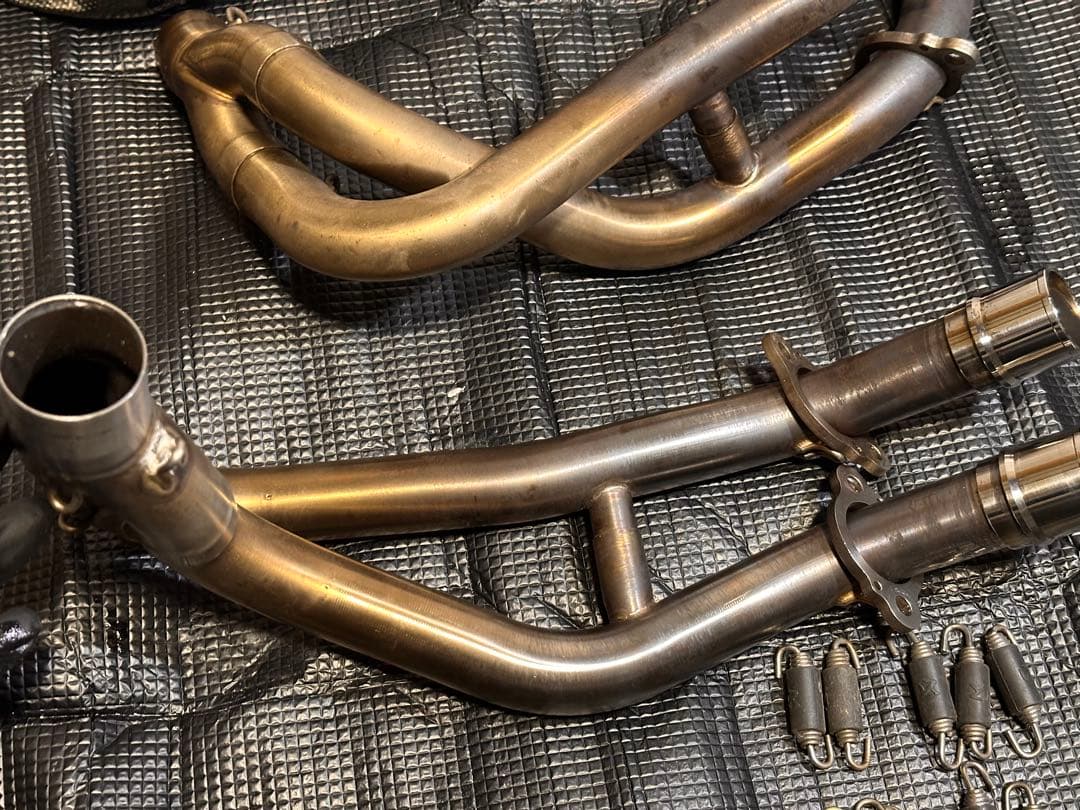 Akrapovic Ninja ZX-25R用フルエキゾーストマフラー