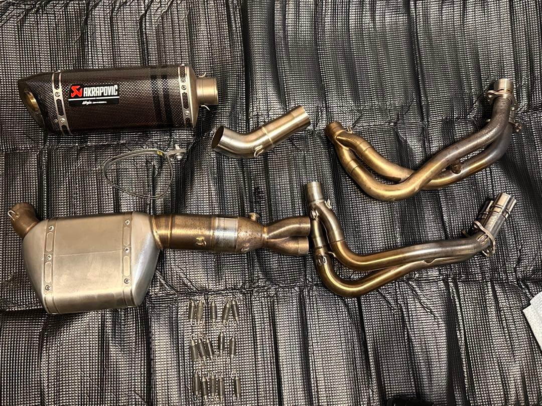 Akrapovic Ninja ZX-25R用フルエキゾーストマフラー