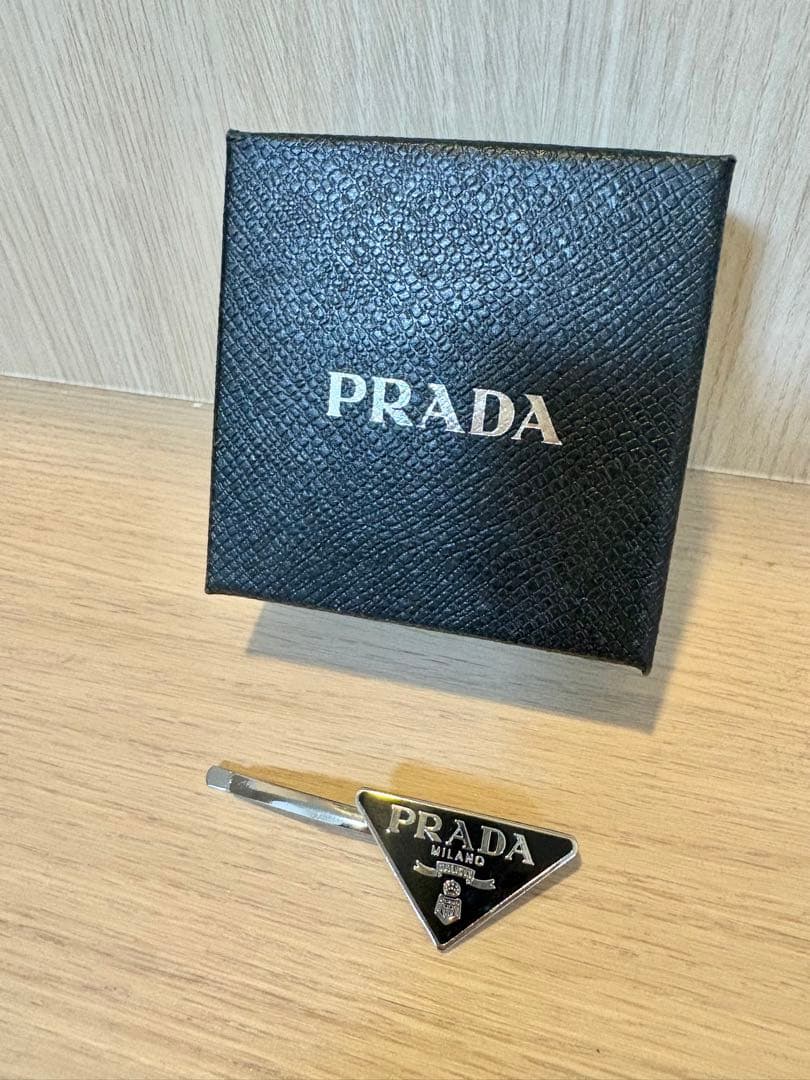 PRADA ヘアピン ブラック/シルバー