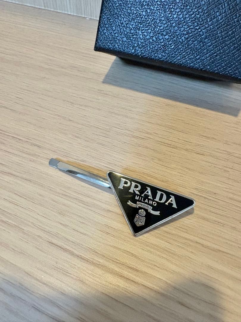 PRADA ヘアピン ブラック/シルバー