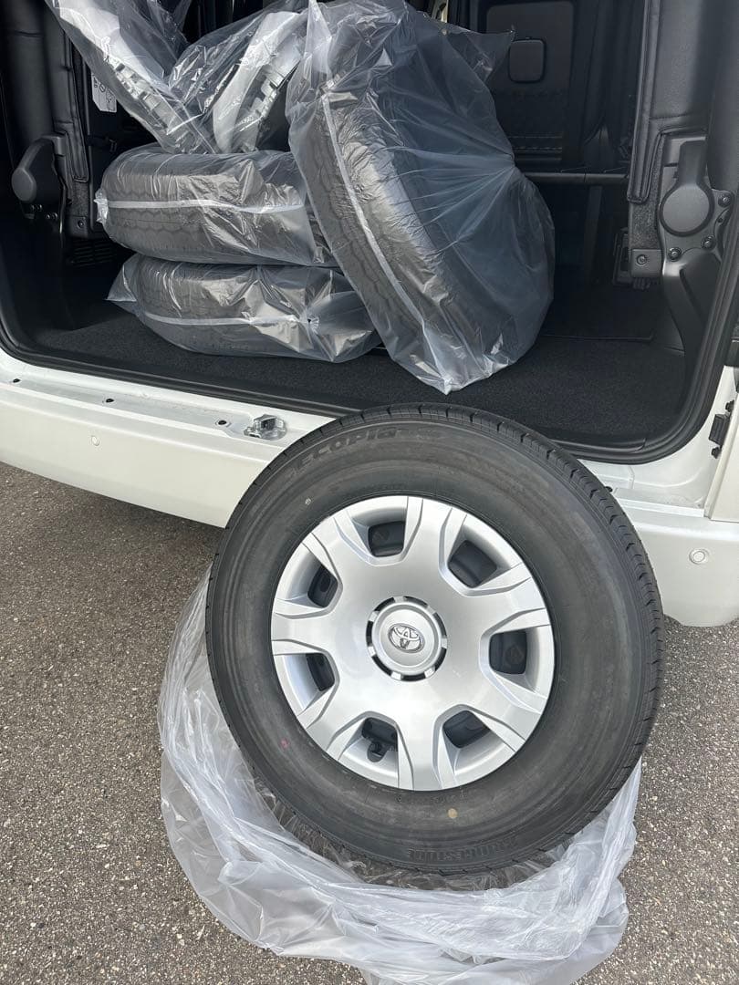 さ*な様 新車外し　ハイエース 2025年制　ブリヂストン　195/80R15