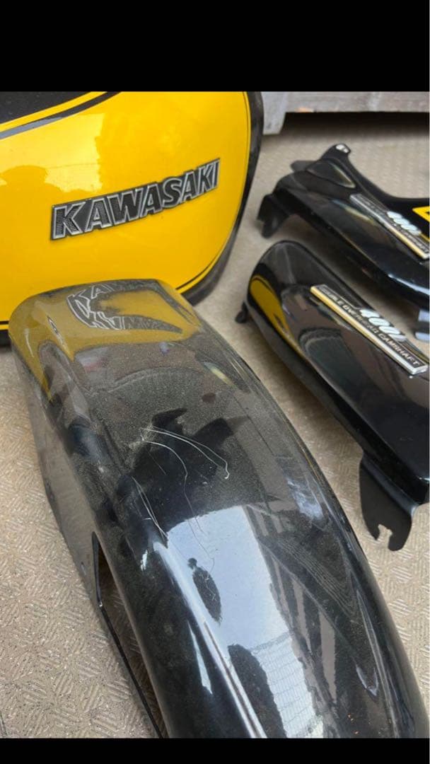 ゼファー400 z2仕様　イエローボール　タンク、テールカウルのみ