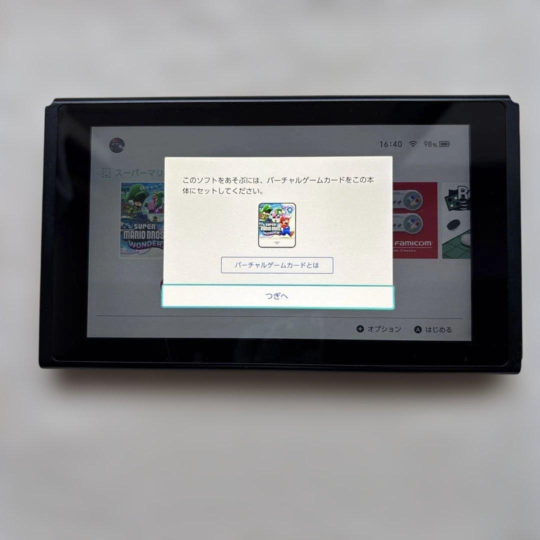 Nintendo Switch (ケースに割れあり)