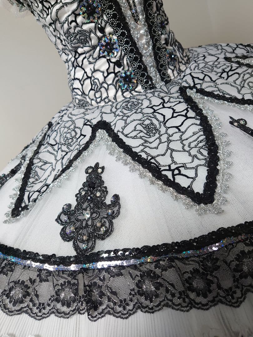 バレエ衣裳コスチューム白×黒:パキータ/サタネラ/アレルキナータ付属品付美品