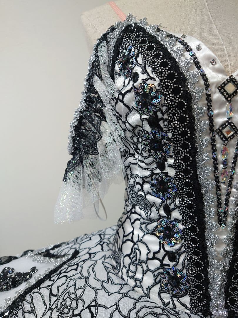 バレエ衣裳コスチューム白×黒:パキータ/サタネラ/アレルキナータ付属品付美品