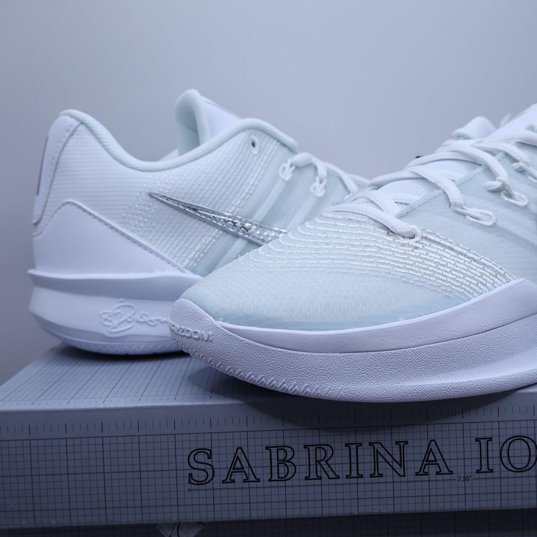 シューズ(男性用) NIKE SABRINA 3 WHITE/LLIC SILVER-MI