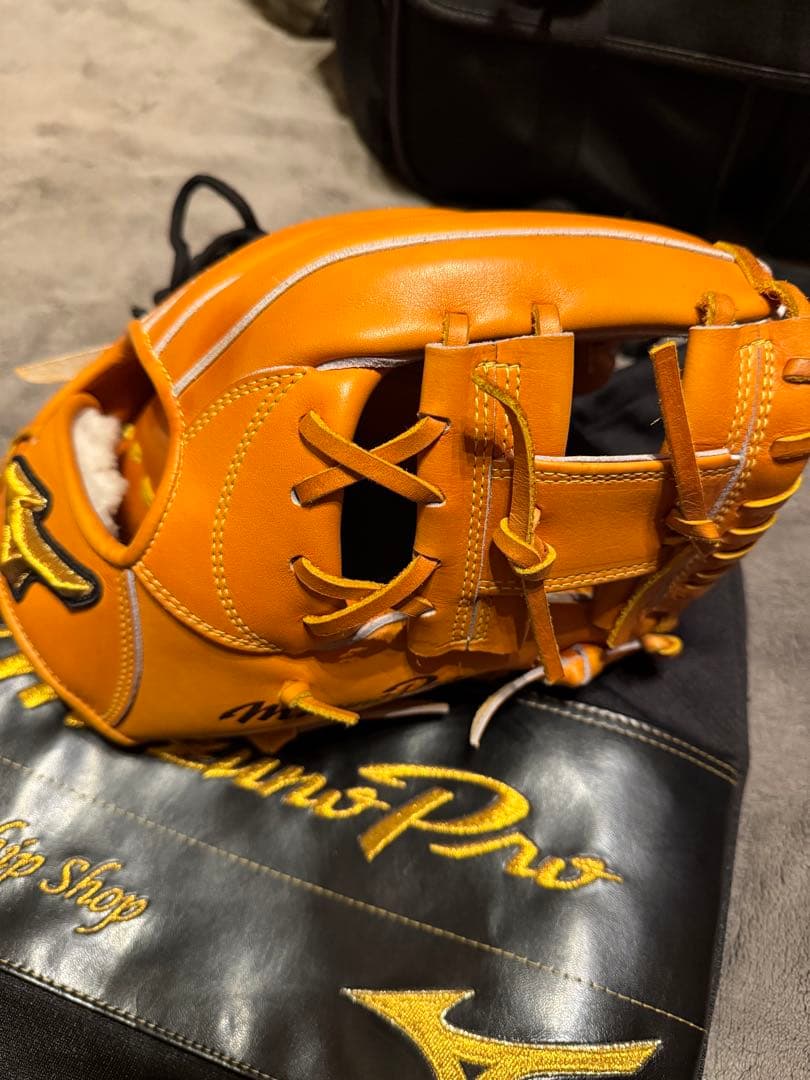 ミズノプロ　直営店限定　硬式内野手用グラブ