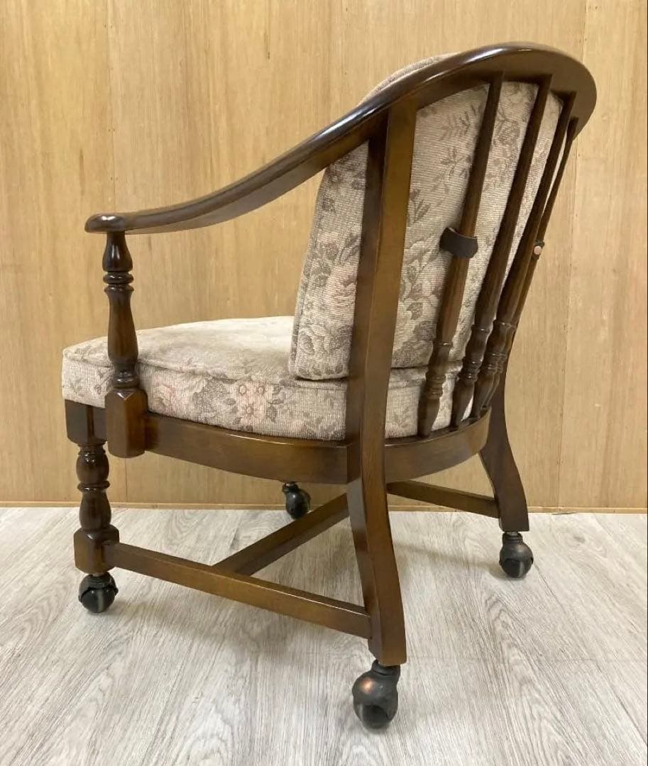 【カリモク】ダイニングチェア 　コロニアル 　キャスター付き　アームチェア　C