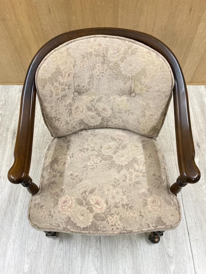 【カリモク】ダイニングチェア 　コロニアル 　キャスター付き　アームチェア　C