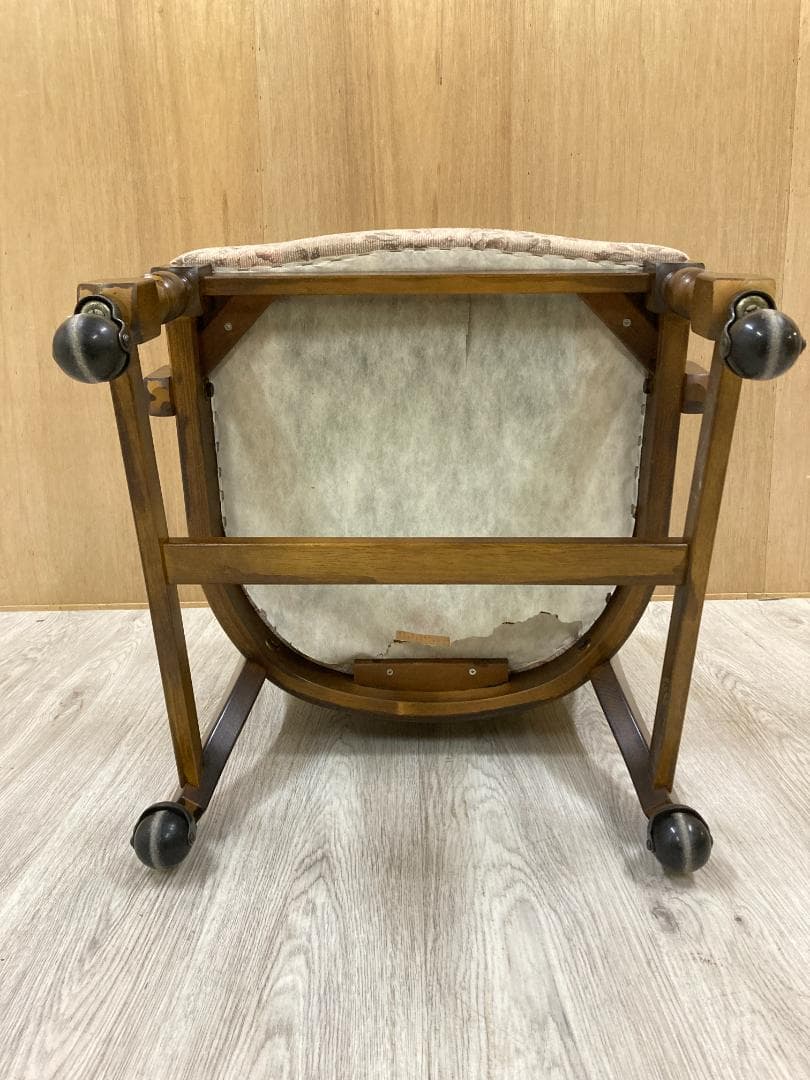 【カリモク】ダイニングチェア 　コロニアル 　キャスター付き　アームチェア　C