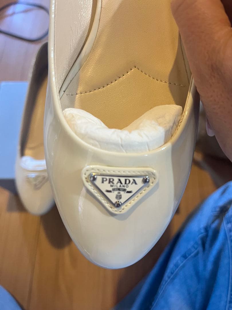 PRADA ホワイト フラットシューズ