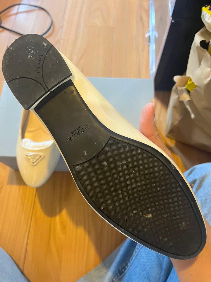 PRADA ホワイト フラットシューズ