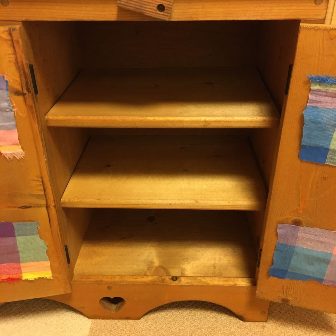 カントリー家具ハートくり抜き木製キャビネット