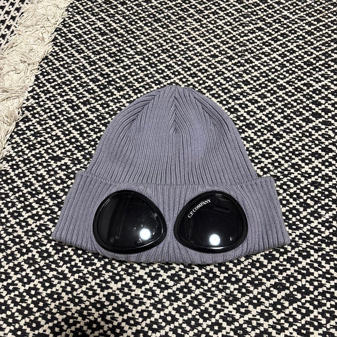 C.P. COMPANY ゴーグル付きニット帽　パープル