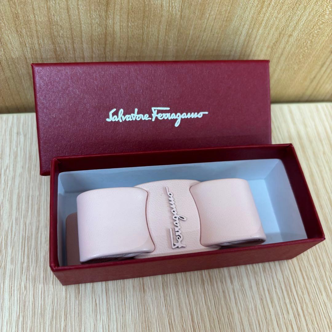 フェラガモ　バレッタ　ヴァラリボン　ピンク【箱付】