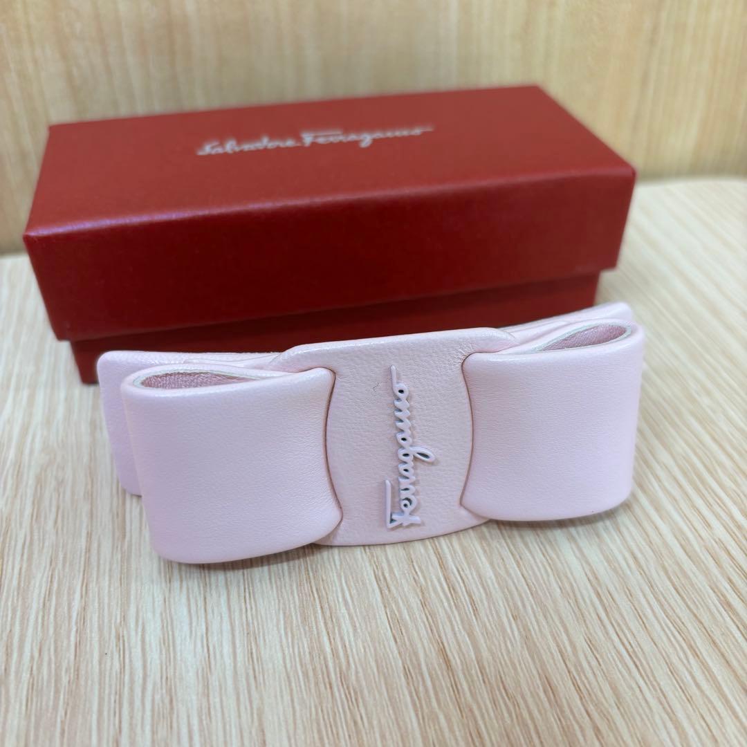 フェラガモ　バレッタ　ヴァラリボン　ピンク【箱付】