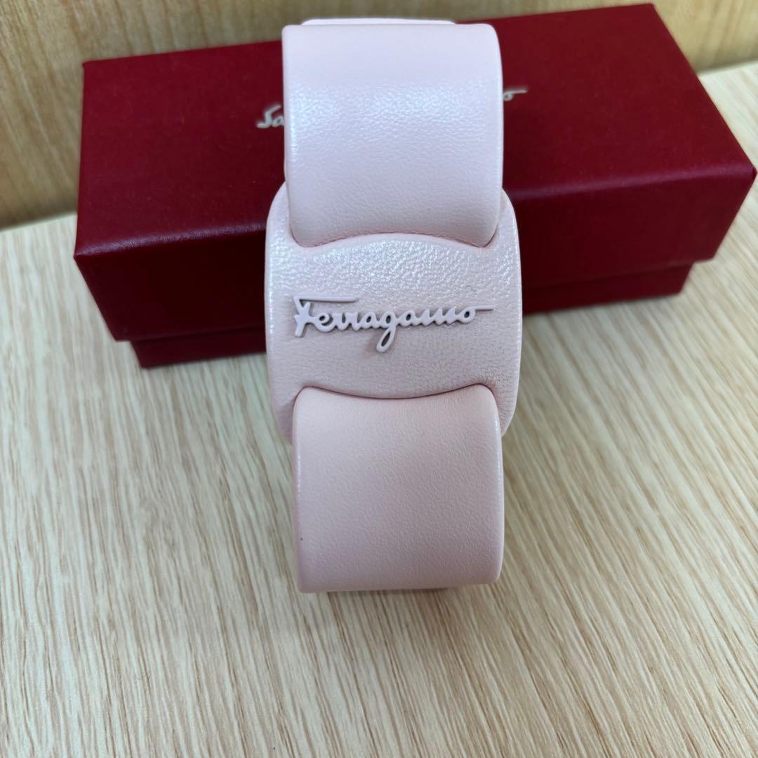 フェラガモ　バレッタ　ヴァラリボン　ピンク【箱付】
