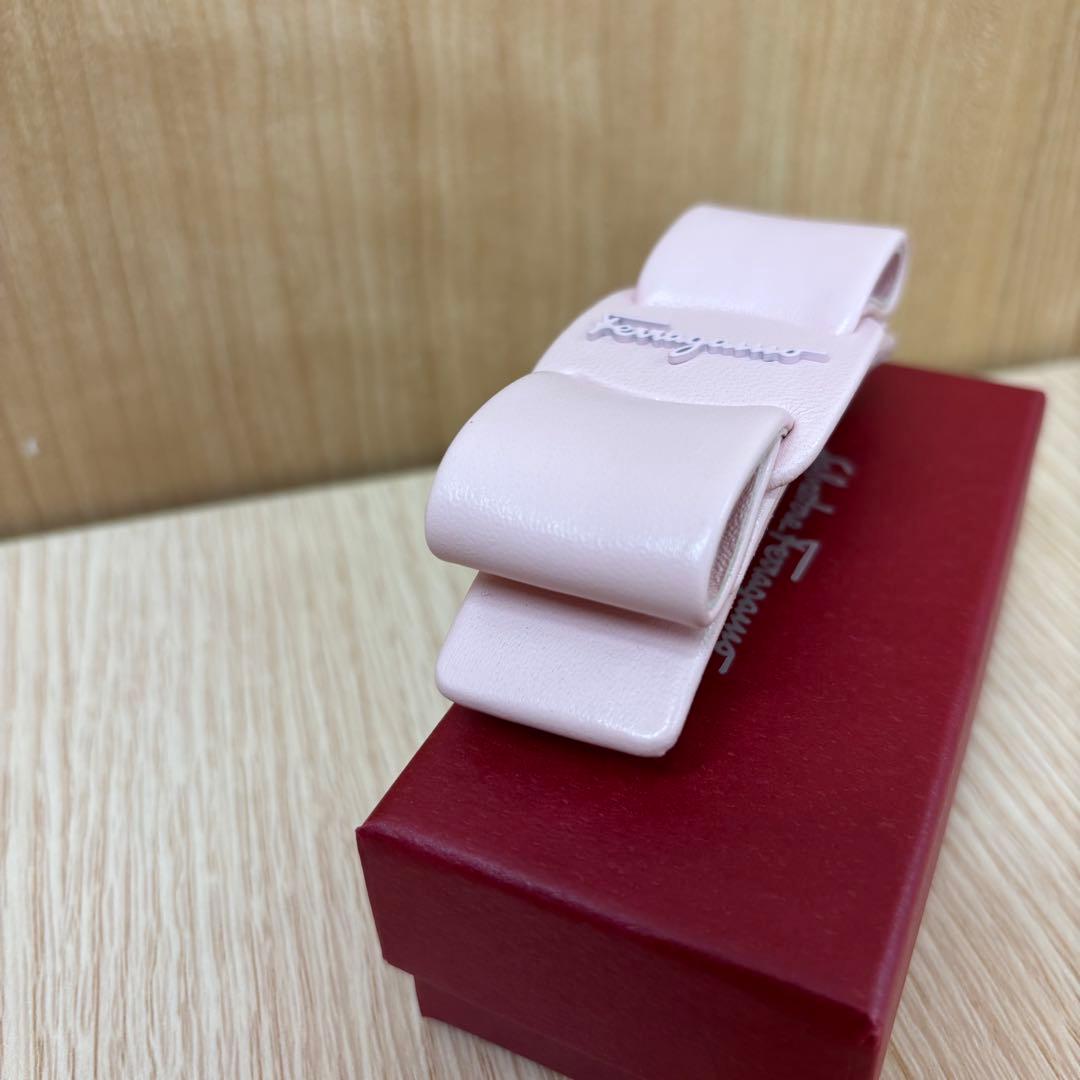 フェラガモ　バレッタ　ヴァラリボン　ピンク【箱付】