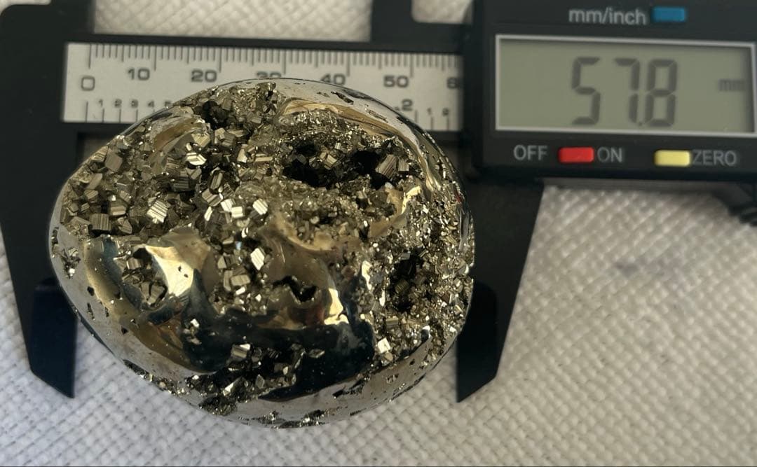 ペルー ワンサラ鉱山産 パイライト（黄鉄鉱）エッグ 約245ｇ たまご型 台座付