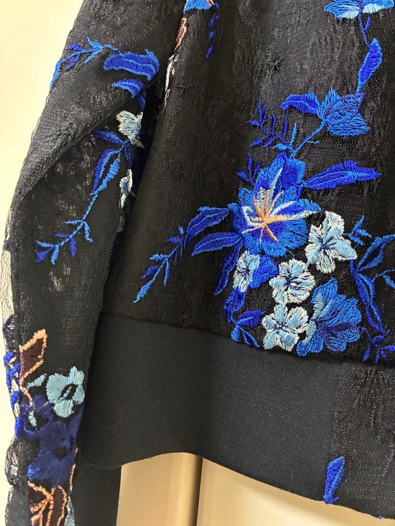 グレースコンチネンタル　スターフラワー刺繍ブルゾン