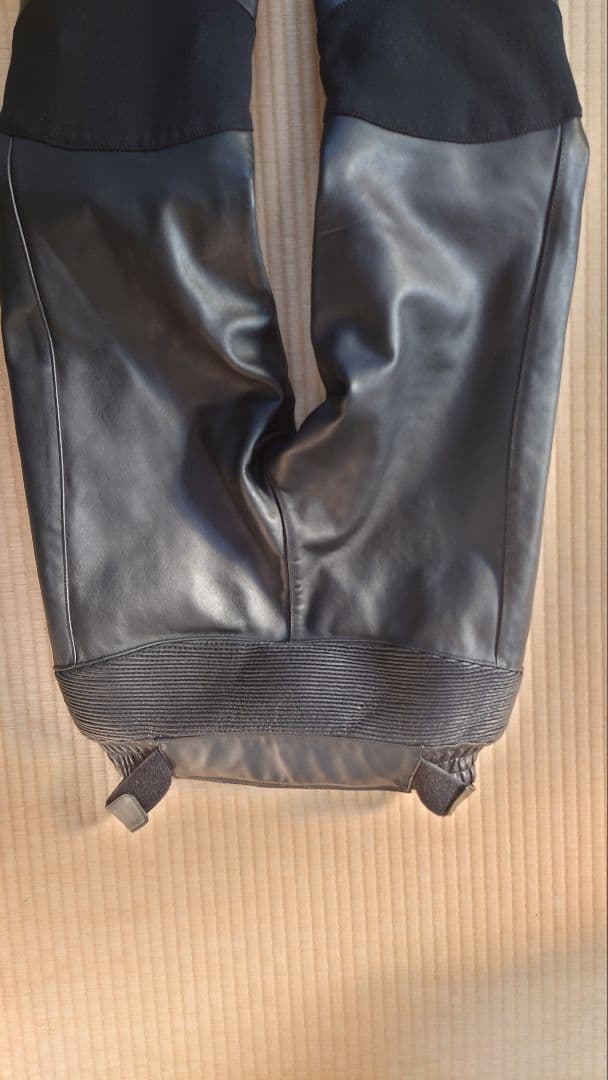 クシタニ レザーパンツ ブラック