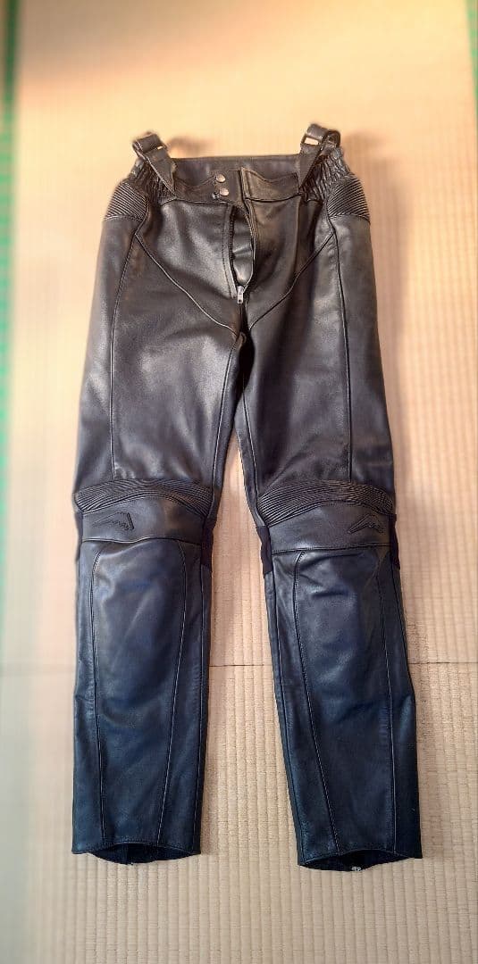 クシタニ レザーパンツ ブラック