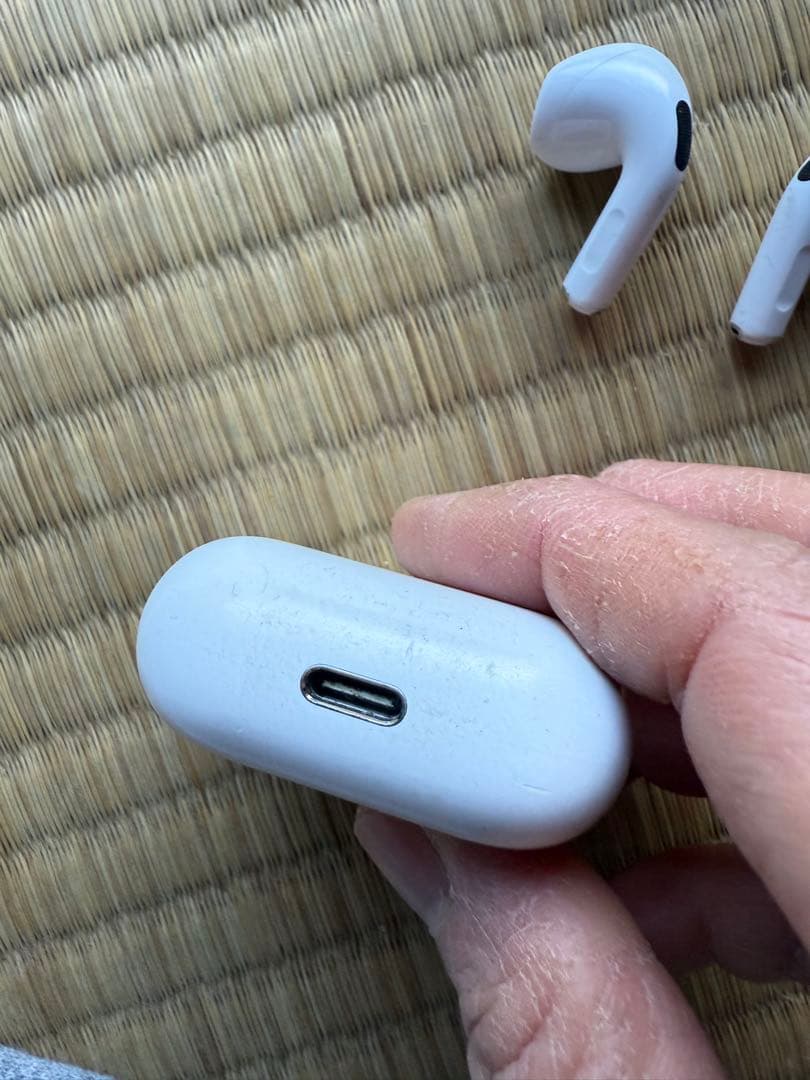 AirPods 4 ノイキャンなし　本体