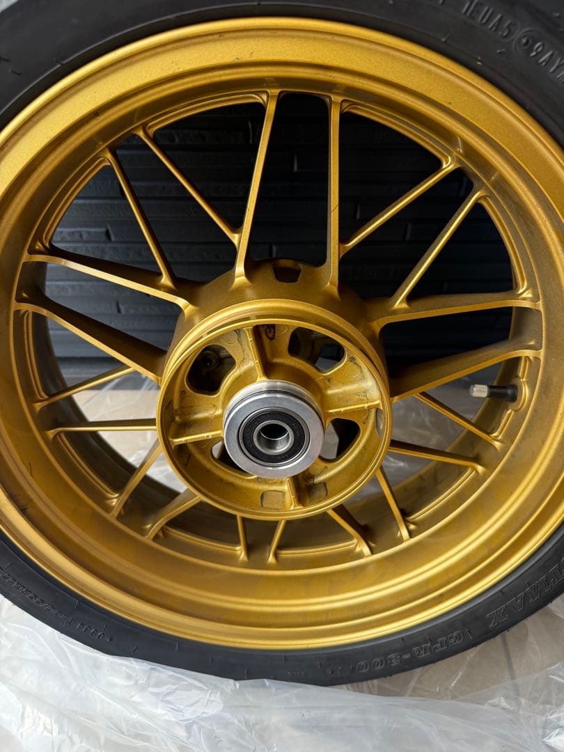 なおZ900RS純正ホイールゴールド