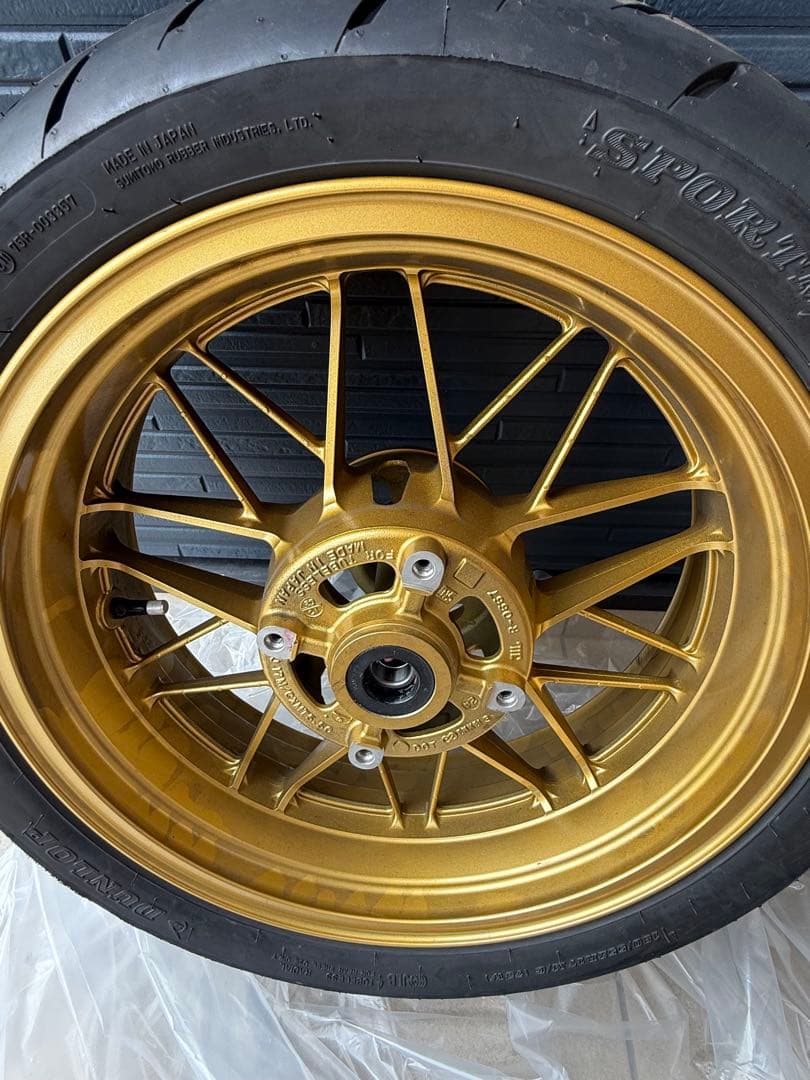 なおZ900RS純正ホイールゴールド