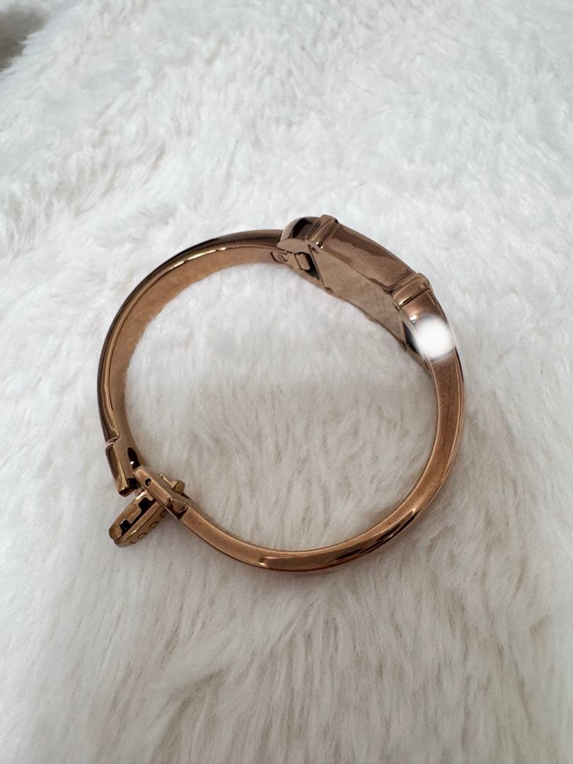 GUCCI 腕時計　レディース　ピンクシェル　6800L 美品 電池切れ 箱付き