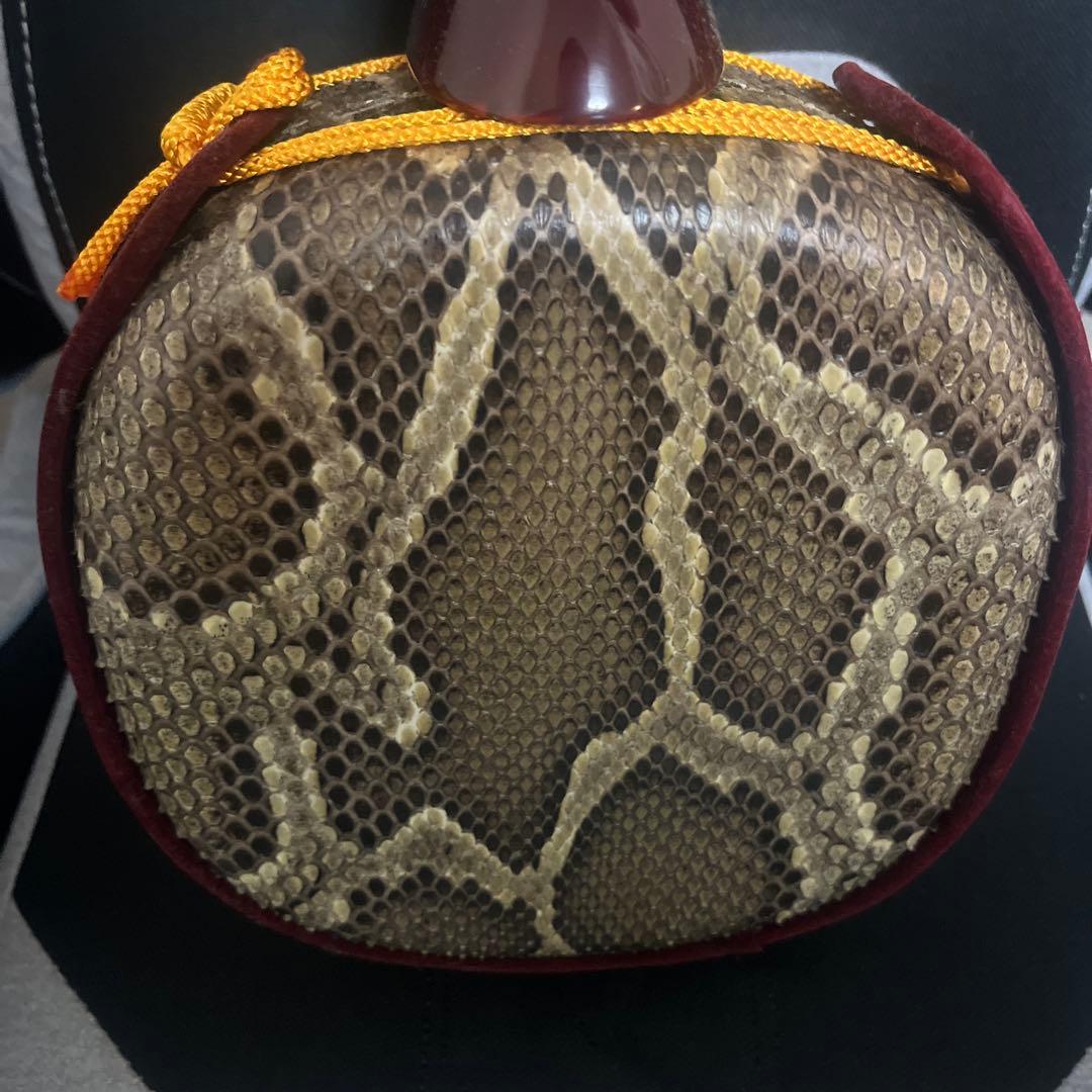 【美品】三味線本体 赤茶色 蛇皮付属品あり　ケース付き！