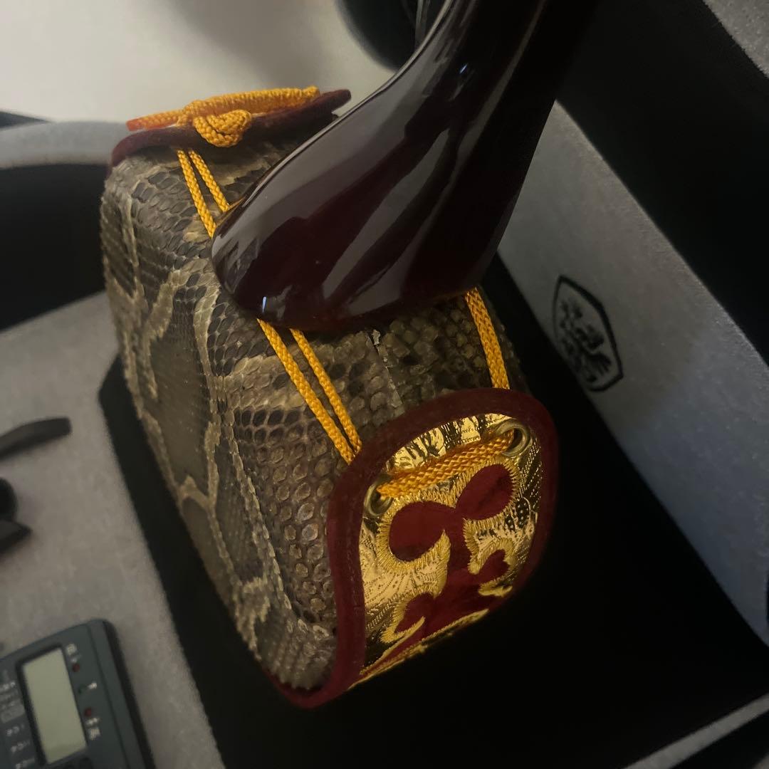 【美品】三味線本体 赤茶色 蛇皮付属品あり　ケース付き！