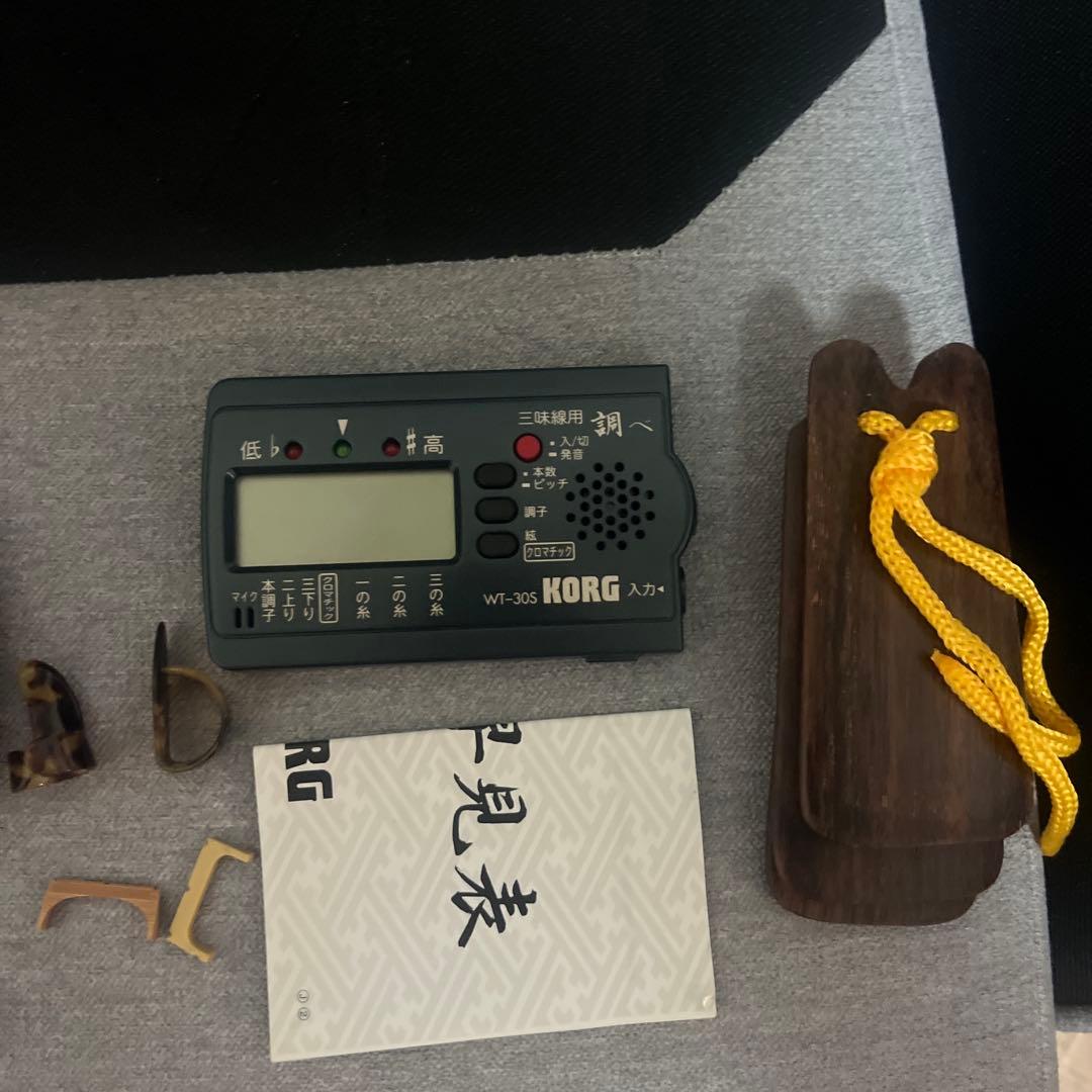 【美品】三味線本体 赤茶色 蛇皮付属品あり　ケース付き！