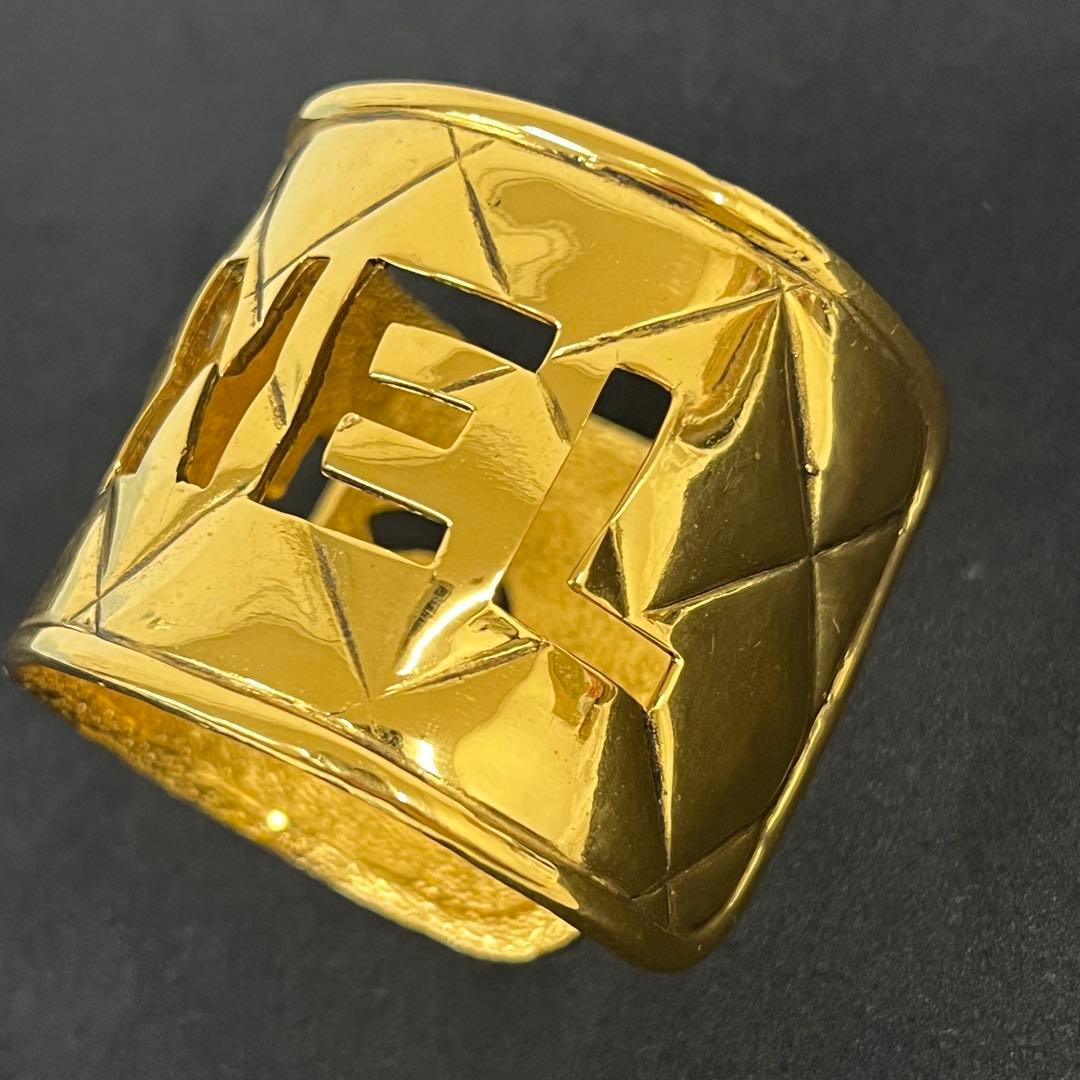 CHANEL シャネル マトラッセ ロゴ バングル ブレスレット ヴィンテージ