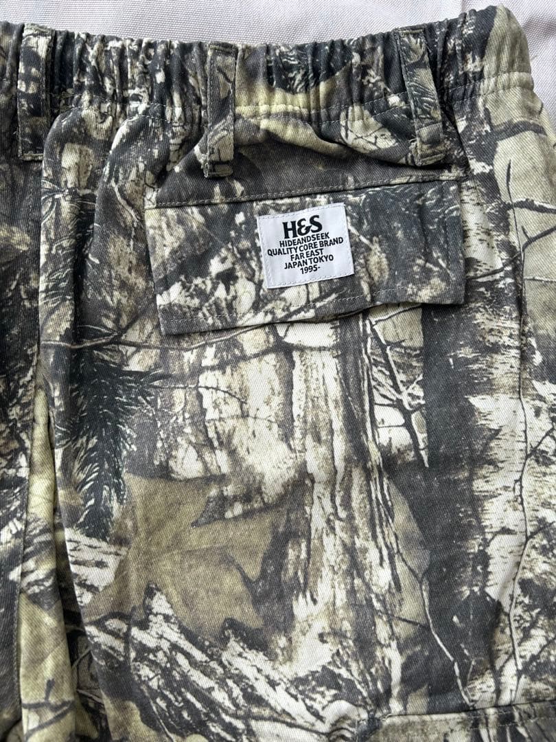 HIDE AND SEEK 迷彩カーゴパンツ　M 2025aw