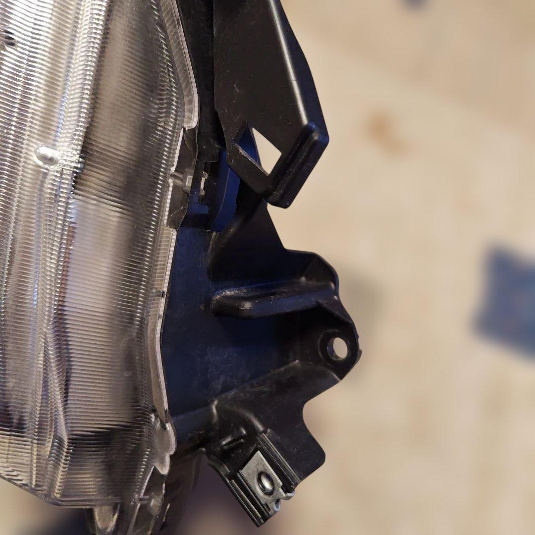 日産キャラバン純正ヘットライト•右