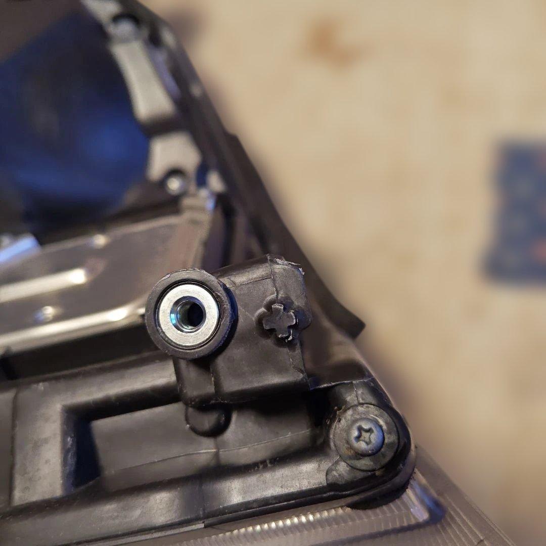 日産キャラバン純正ヘットライト•右