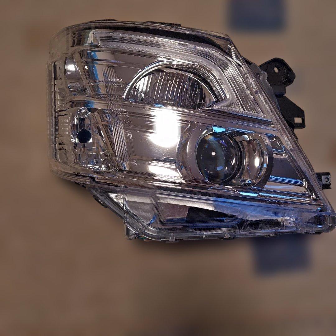 日産キャラバン純正ヘットライト•右