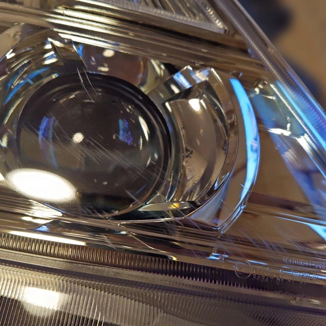 日産キャラバン純正ヘットライト•右